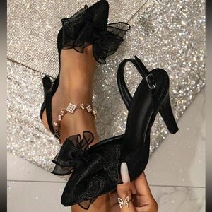 black heels✨
